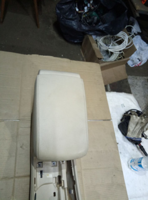 Подлокотник Volkswagen Passat B7 2.5 1.8 USA 2011-2015 561864207P85T