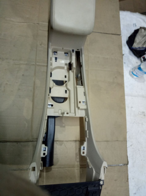 Подлокотник Volkswagen Passat B7 2.5 1.8 USA 2011-2015 561864207P85T