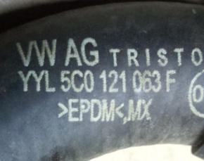 Патрубок системы охлаждения Volkswagen Passat B7 1.8 USA CPRA 2011-2015 5C0121063F