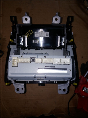 Дисплей радио дисковод проигрыватель Toyota Camry V55 2AR-FE 2015-2017 8614006660 8614006370