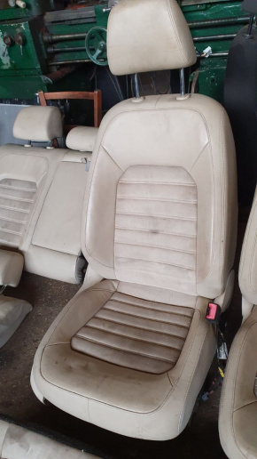 Кожаный салон бежевый Volkswagen Passat B7 2.5 USA CBUA 2011-2015 561881805SOQU 561885405AQUFG 561881806AHOQU
