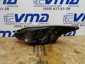 Фара передняя правая дорестайлинг светлая дефект крепления Ford Focus MK3 2011-2014 BM5113W029E BM5Z13008F