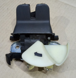 Замок крышки багажника Volkswagen Passat B7 2.5 1.8 USA 2011-2015 561827505B 00-00001702