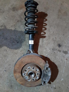 Пружина перед лев Volkswagen Passat B7 2.5 USA CBTA 2011 3C0411105B 00-00001875