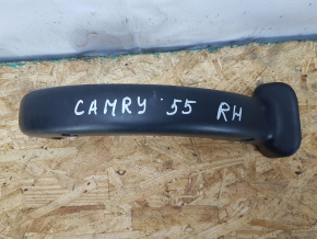 Накладка петли крышки багажника правая Toyota Camry V55 2AR-FE 2015-2017 8281706150 00-00008069