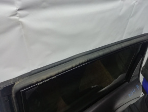 Уплотнитель двери задней правой Nissan Rogue T32 QR25DE 2014- 828306FL1A