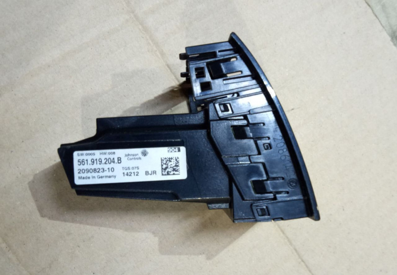 Часы Volkswagen Passat B7 2.5 1.8 USA 2011-2015 561919204B