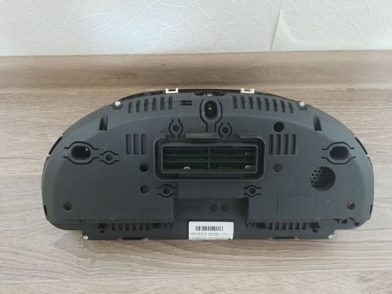 Щиток приборов BMW X3 F25 2010-2017 скол на кромке стекла 62109276575