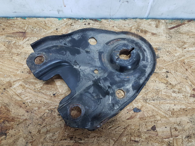 Лопух подрамника переднего левый FORD FLEX 2009-2019 8A8Z5G221A