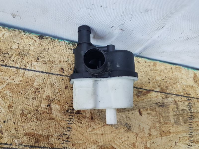 Насос абсорбера VOLKSWAGEN JETTA 6 2011-2018 261222027