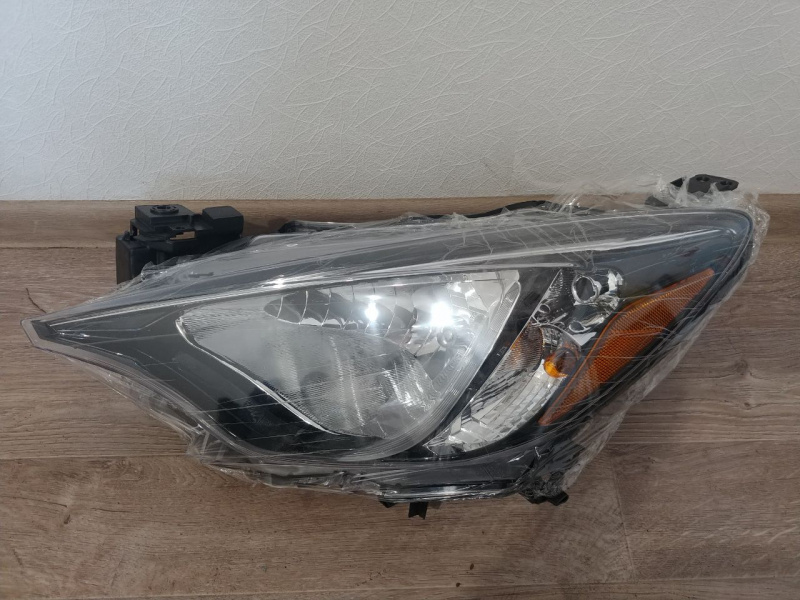 Фара передняя левая TYC TOYOTA YARIS IA SEDAN USA 2016-2018 209744001N