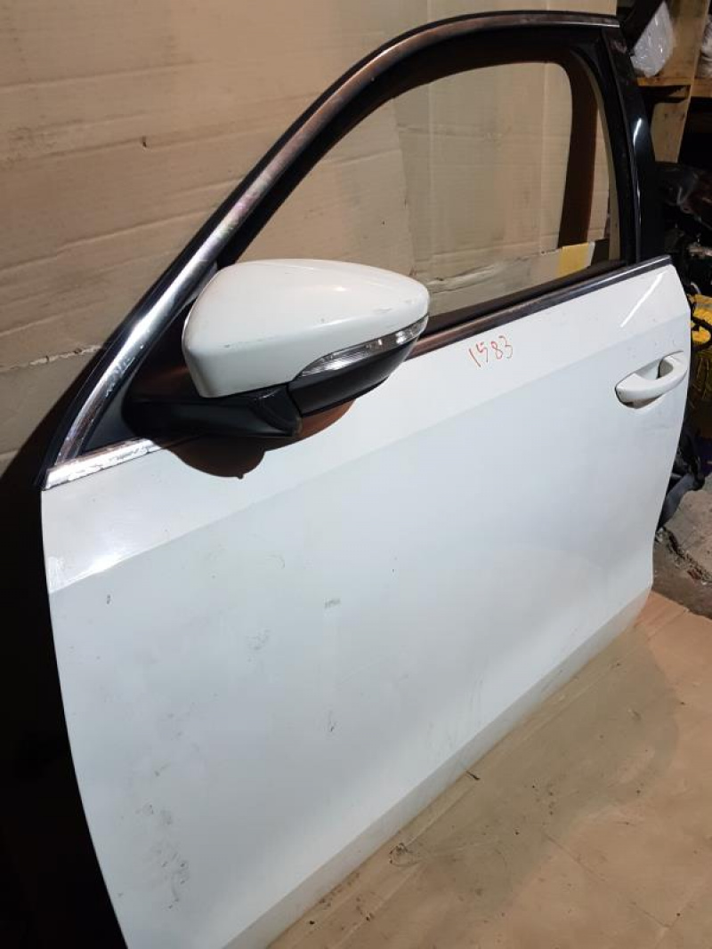 Дверь в сборе перед лев Volkswagen Passat B7 2.5 USA CBTA 2011 561831055A