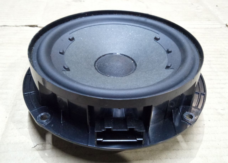 Динамик дверной зад лев Volkswagen Passat B7 2.5 1.8 USA 2011-2015