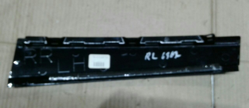 Накладка двери боковая зад лев Volkswagen Passat B7 2.5 1.8 USA 2011-2015 561839901A041