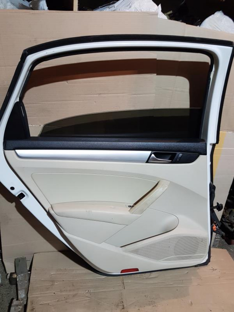 Обшивка двери (карта) зад лев Volkswagen Passat B7 2.5 1.8 USA 2011-2015 561867011DOUS