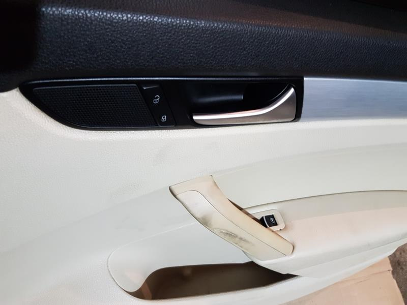 Обшивка двери (карта) зад прав Volkswagen Passat B7 2.5 1.8 USA 2011-2015 561867012EOUS