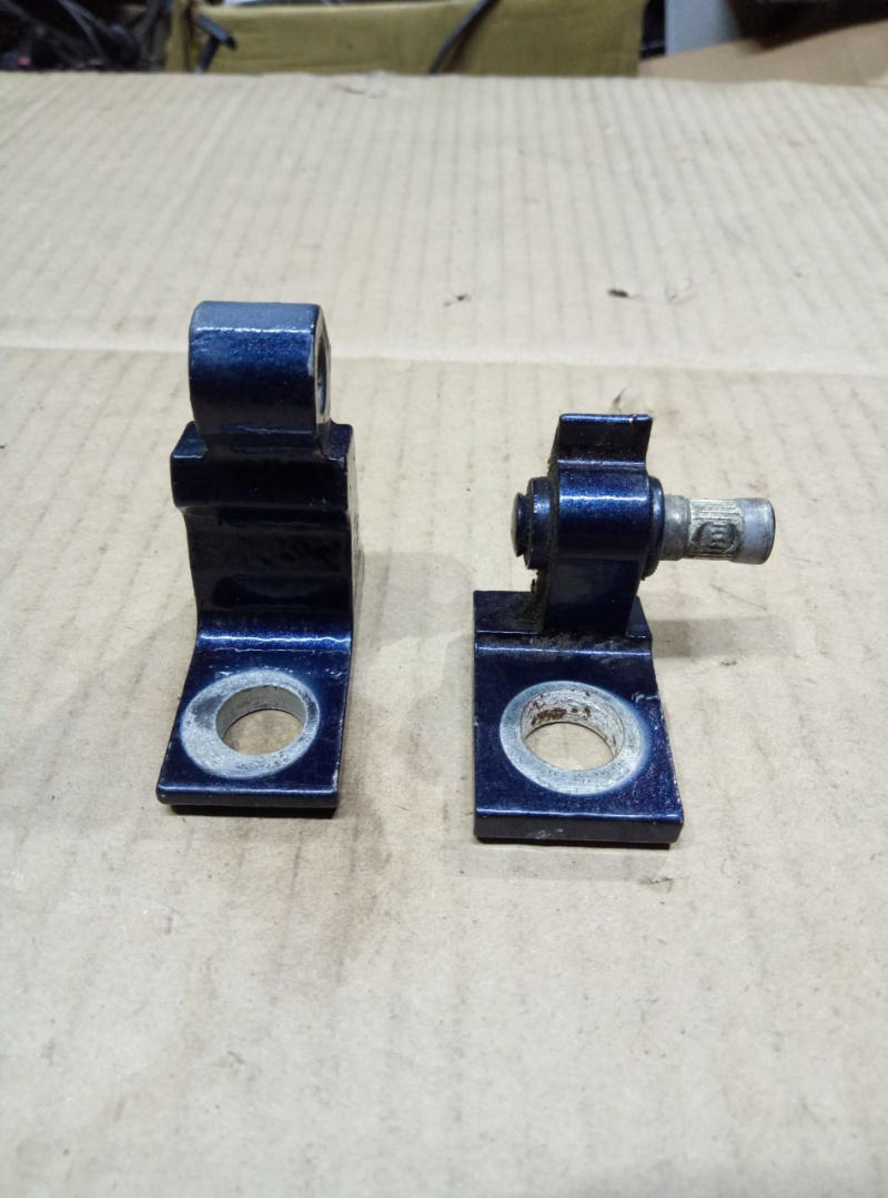 Петля двери верхняя зад лев верх Volkswagen Passat B7 2.5 1.8 USA 2011-2015 7N0831401A