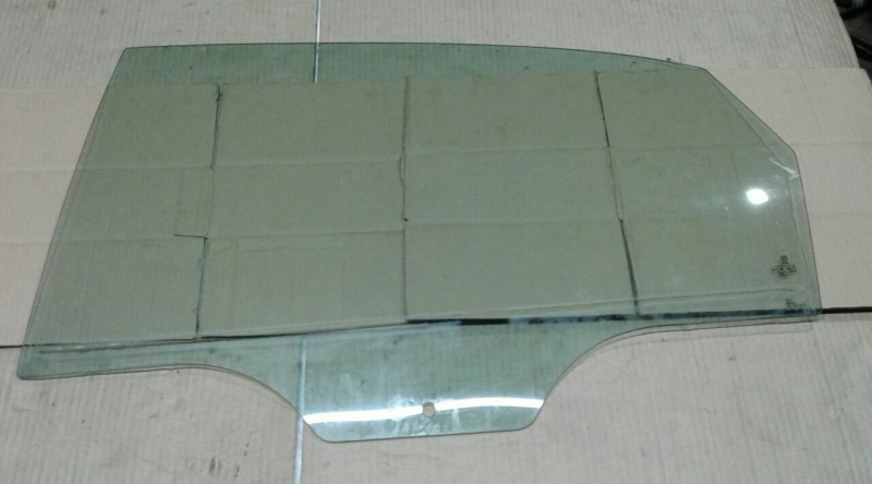 Стекло двери зад лев Volkswagen Passat B7 2.5 1.8 USA 2011-2015 561845025A