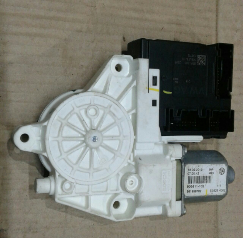 Мотор стеклоподъемника перед прав Volkswagen Passat B7 2.5 1.8 USA 2011-2015 561837462D