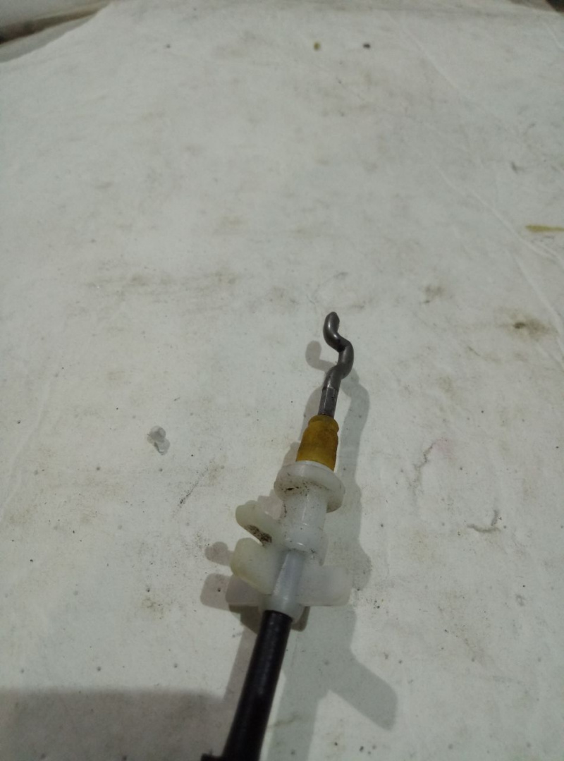 Трос замка двери передней левой/правой Volkswagen Passat B7 2.5 USA CBTA 2011-2014 561837085D