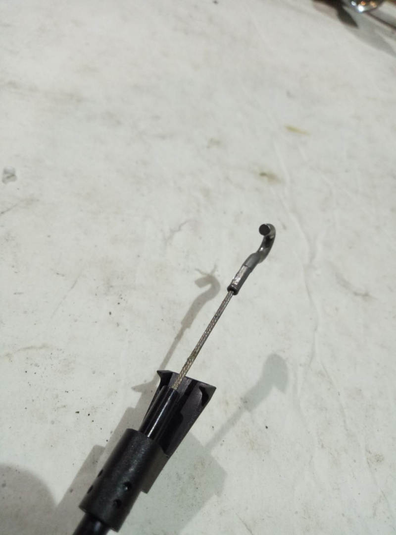 Трос замка двери передней левой/правой Volkswagen Passat B7 2.5 USA CBTA 2011-2014 561837085D