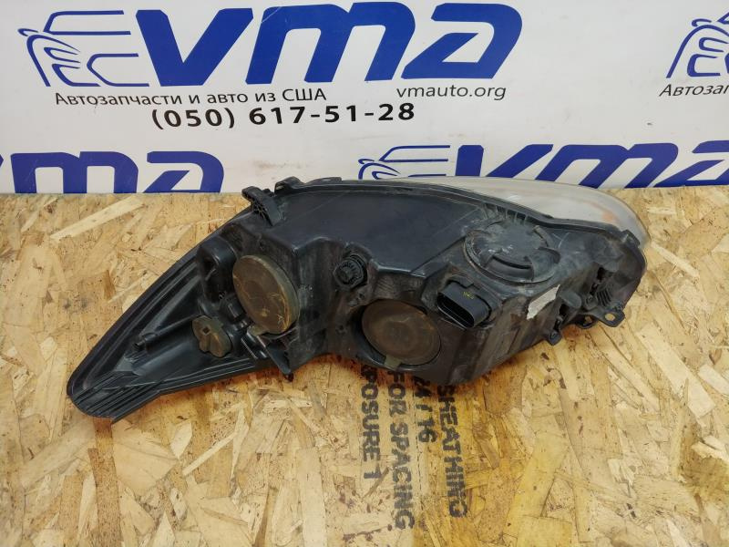 Фара передняя правая дорестайлинг светлая дефект крепления Ford Focus MK3 2011-2014 BM5113W029E BM5Z13008F