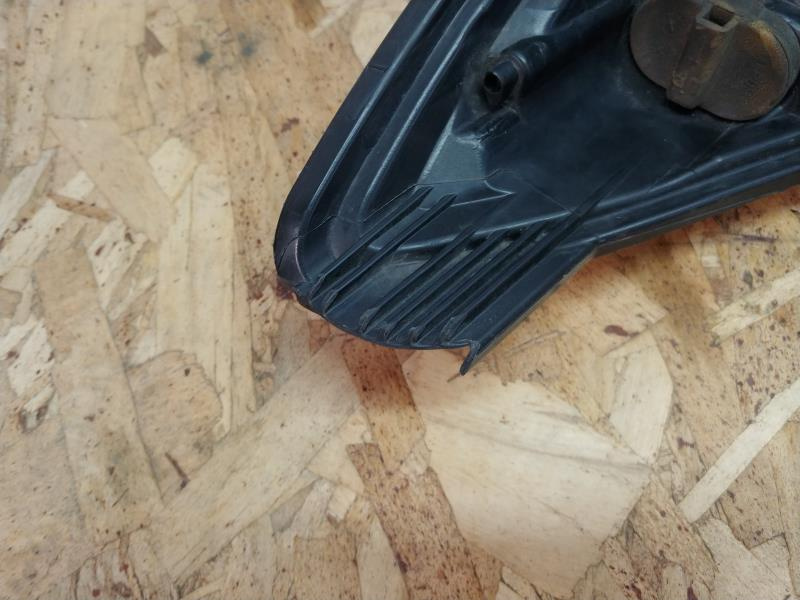 Фара передняя правая дорестайлинг светлая дефект крепления Ford Focus MK3 2011-2014 BM5113W029E BM5Z13008F