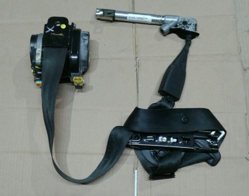 Ремень безопасности водительский черный Volkswagen Passat B7 2.5 USA CBTA 2011-2015 561857705СRAA