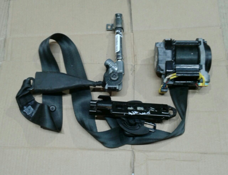 Ремень безопасности пассажирский(стрельнувший) черный Volkswagen Passat B7 2.5 USA CBTA 2011-2015 561857706CRAA