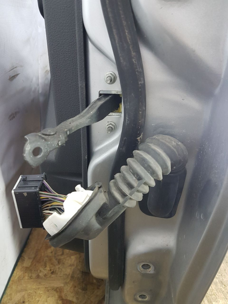 Ограничитель двери передней левой FORD FLEX 2009-2019 AA8Z7423552A