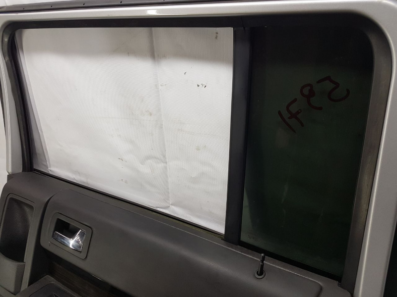 Уплотнитель стекла заднего правого со стеклом треугольником FORD FLEX 2009-2019 8A8Z7425766A