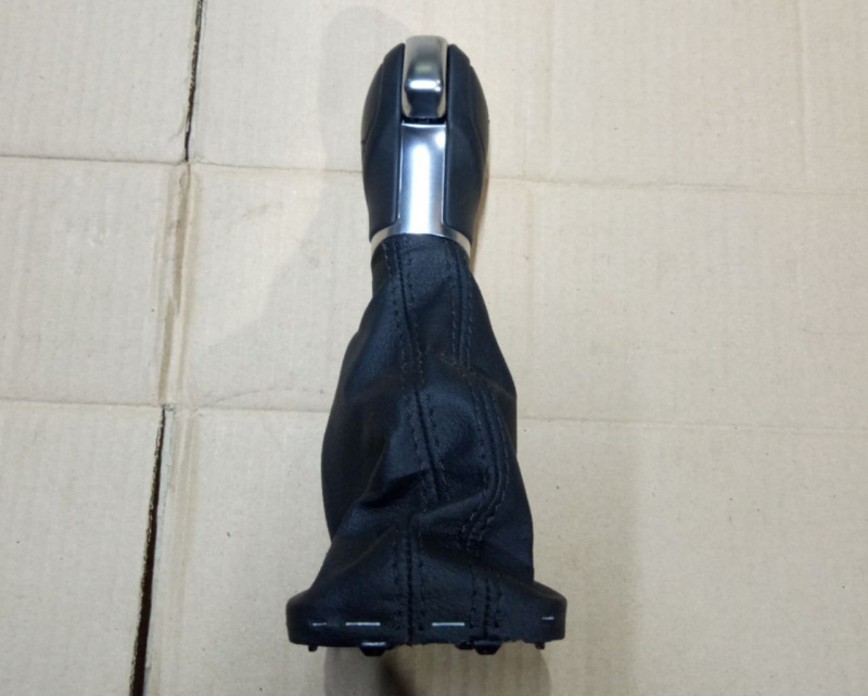 Ручка КПП с чехлом Volkswagen Passat B7 2.5 1.8 USA 2011-2015 561713203CUMF