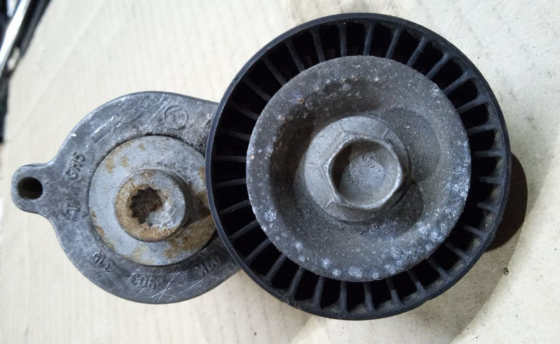 Натяжитель с винтом, для генератора Volkswagen Passat B7 2.5 USA CBTA 2011-2014 07K903315T