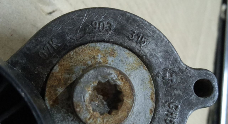 Натяжитель с винтом, для генератора Volkswagen Passat B7 2.5 USA CBTA 2011-2014 07K903315T