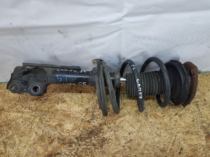 Стойка амортизатора в сборе передняя левая LE Toyota Camry V55 2AR-FE 2015-2017