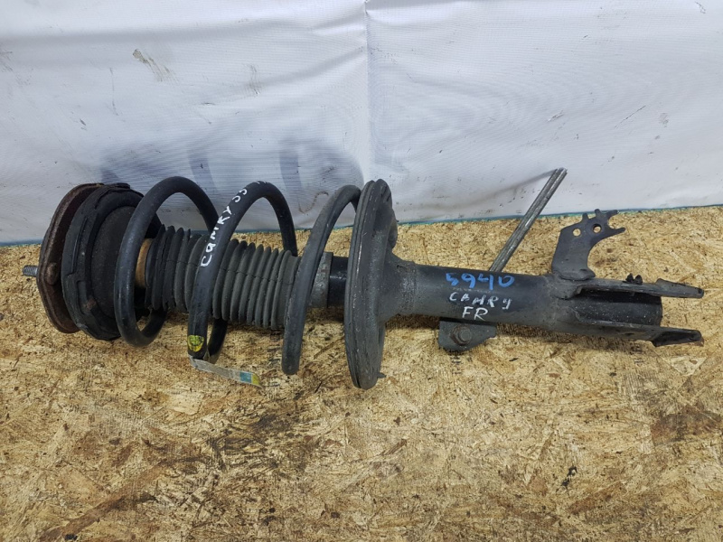 Стойка амортизатора в сборе передняя правая LE Toyota Camry V55 2AR-FE 2015-2017