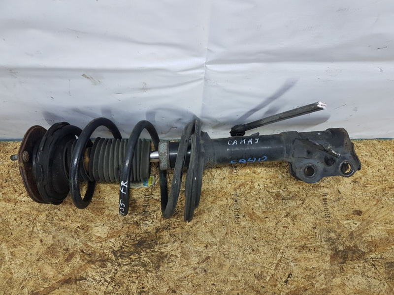 Стойка амортизатора в сборе передняя правая LE Toyota Camry V55 2AR-FE 2015-2017