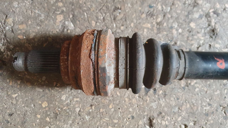 Привод полуось задняя правая BMW 335XI E92 N55B30A 2013 33207604604