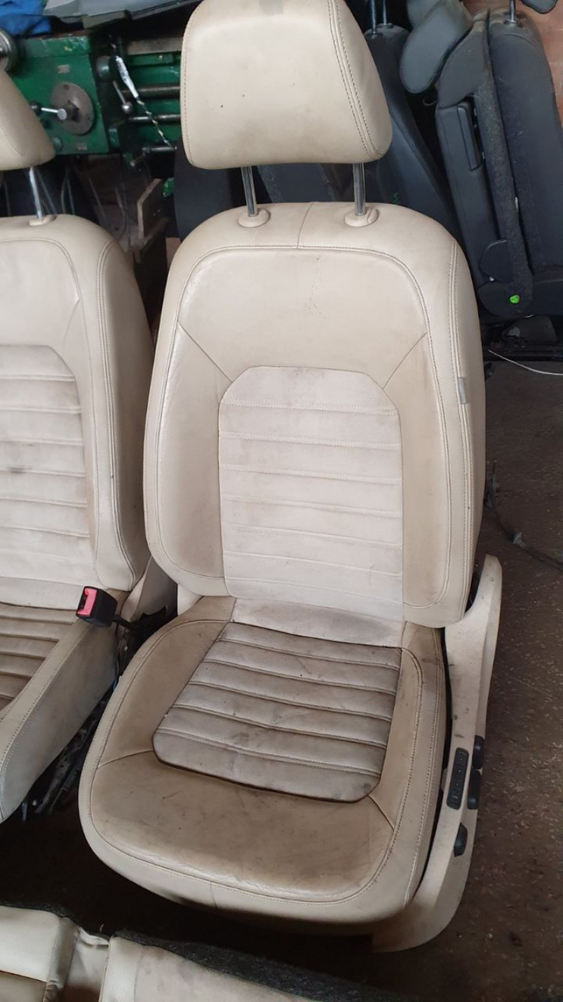 Кожаный салон бежевый Volkswagen Passat B7 2.5 USA CBUA 2011-2015 561881805SOQU 561885405AQUFG 561881806AHOQU