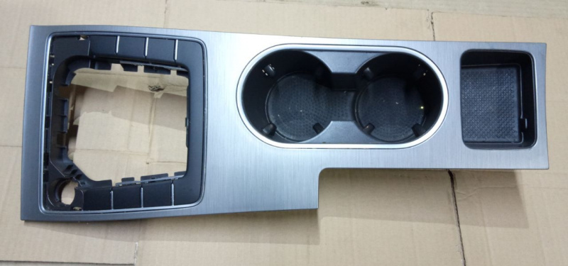 Подстаканники панель Volkswagen Passat B7 2.5 1.8 USA 2011-2015 561864263MKIL