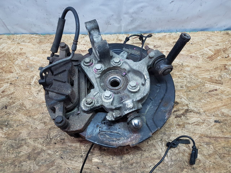 Кожух тормозного диска переднего правого FORD FLEX 2009-2019 8A8Z2K004A