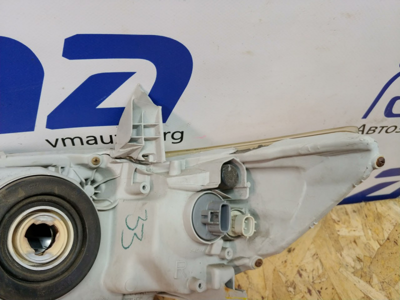 Фара правая галоген дефекты Toyota Camry 40 2006-2011 8111006202