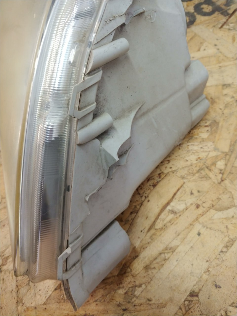 Фара правая галоген дефекты Toyota Camry 40 2006-2011 8111006202