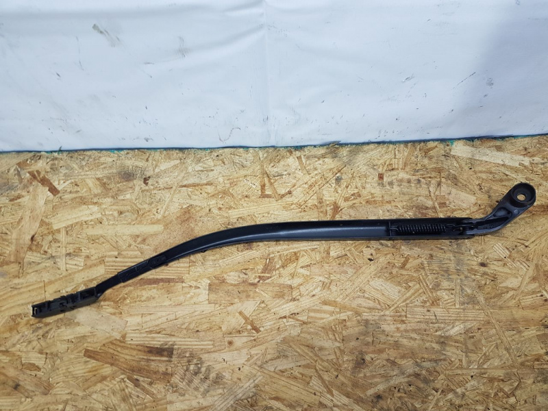 Поводок дворника правый Toyota Camry V55 2AR-FE 2015-2017 8521106110