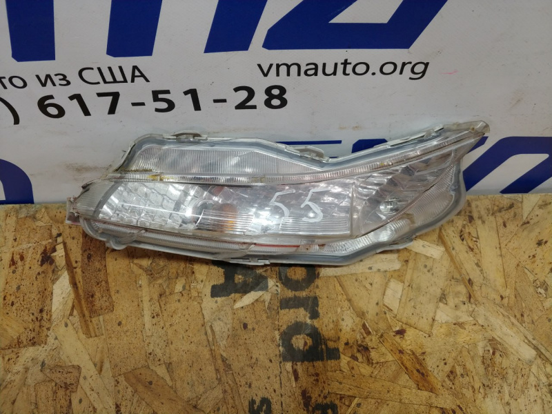 Поворотник левый дефект крепления Toyota Camry V55 2AR-FE 2015-2017 8152006050