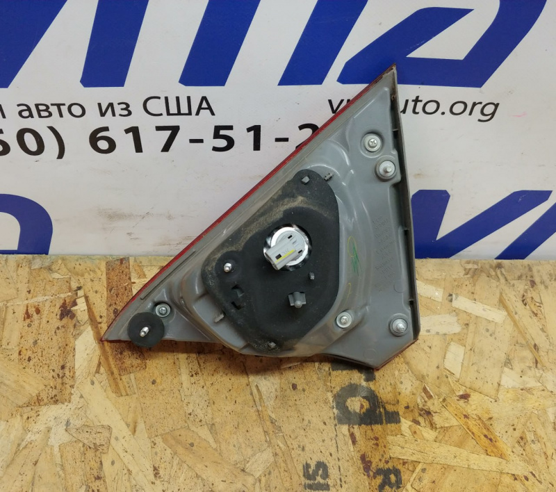 Фонарь внутренний крышка багажника левый Toyota Camry V55 2AR-FE 2015-2017 8159006410