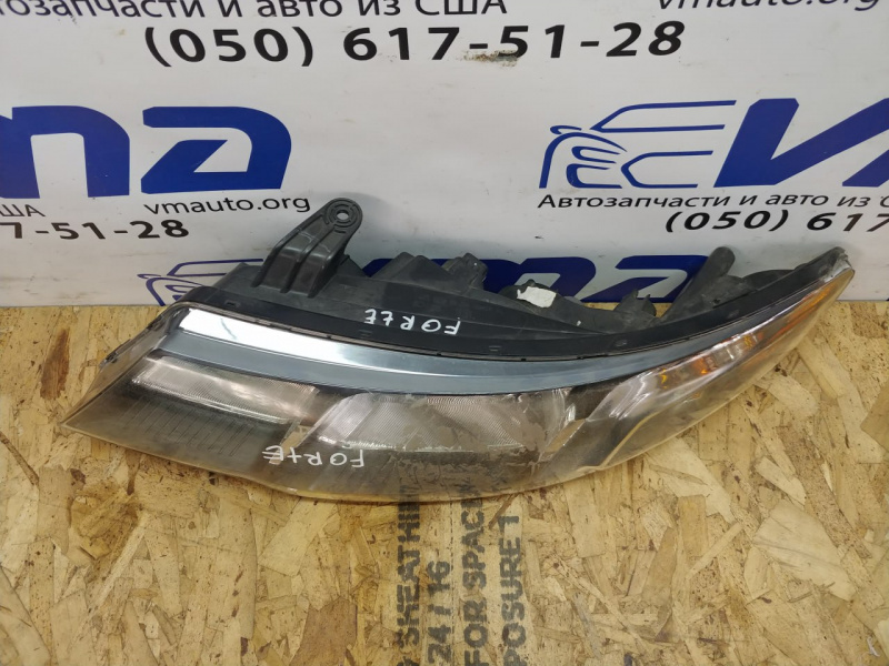 Фара передняя левая дефект креплений KIA Forte 921011M033