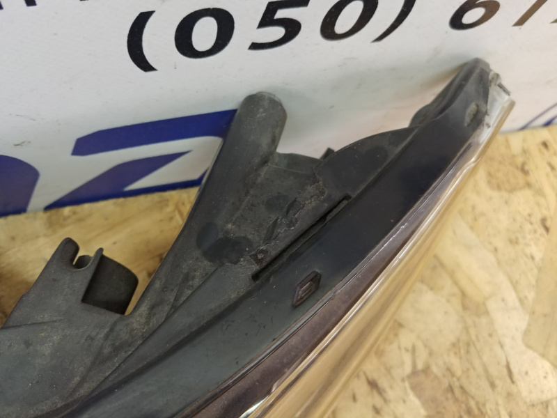Фара передняя левая дефект креплений KIA Forte 921011M033