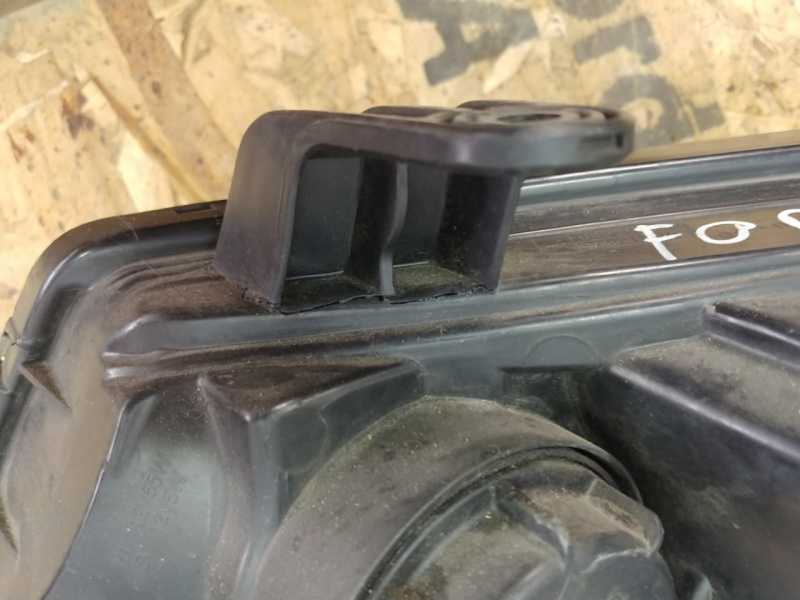 Фара передняя правая дефект креплений KIA Forte 921021M033