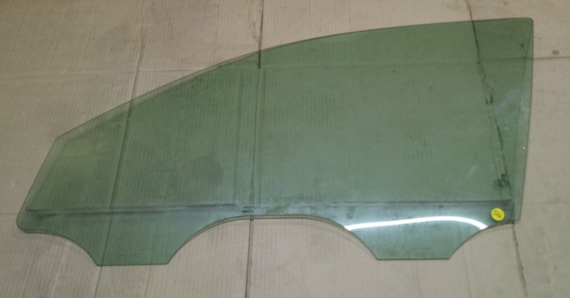 Стекло двери перед лев Volkswagen Passat B7 2.5 1.8 USA 2011-2015 561845201